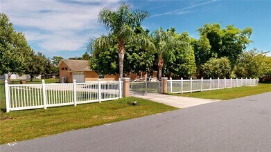 2573 S Stewart St in Kissimmee, FL - Building Photo - Building Photo