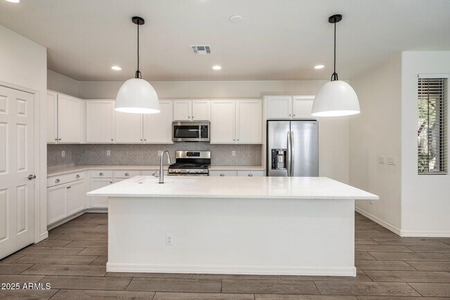 property at 5809 W Warner St