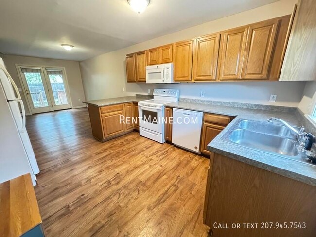 5 River Village Dr in Milford, ME - Building Photo - Building Photo