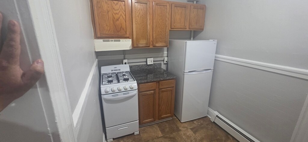 44 Estes St in Lynn, MA - Building Photo