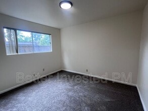534 Steele Ln in Santa Rosa, CA - Building Photo - Building Photo