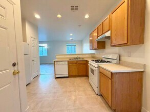 9888 Fountain Walk Ave in Las Vegas, NV - Building Photo - Building Photo