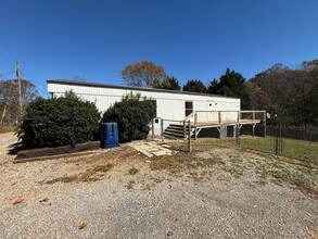 7268 Old Tuckaleechee Rd in Townsend, TN - Building Photo - Building Photo