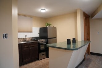 6115 N Meade Ave, Unit G in Chicago, IL - Building Photo - Building Photo