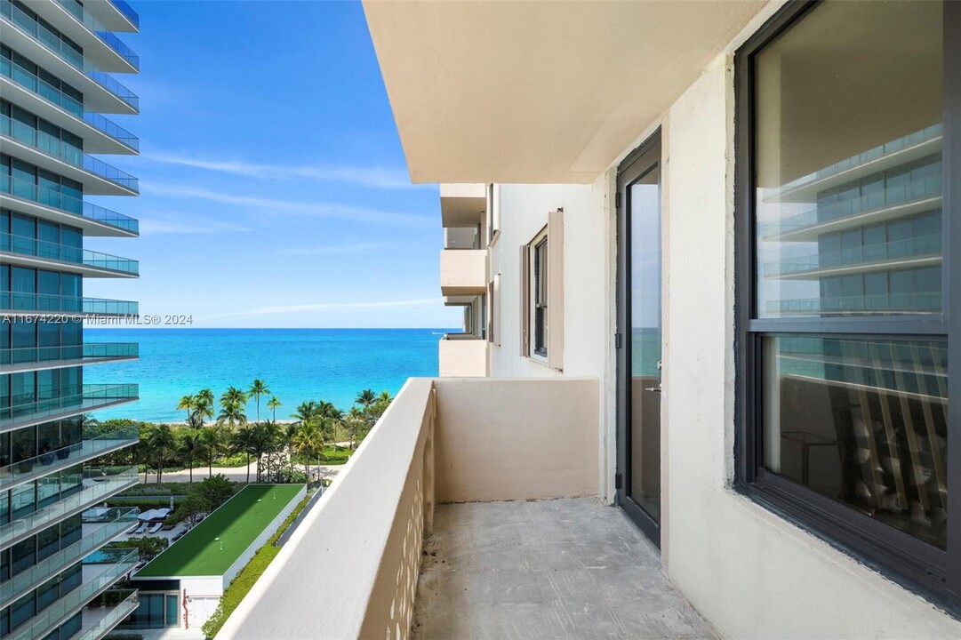 10185 Collins Ave, Unit 1022 in Bal Harbour, FL - Foto de edificio