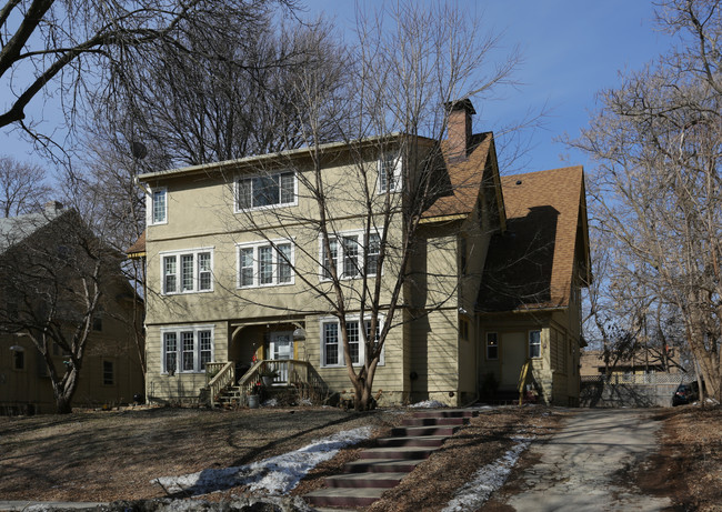 2414 S Pleasant Ave in Minneapolis, MN - Foto de edificio - Building Photo