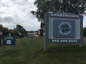 Country Village Apartments in Durand, MI - Building Photo - Building Photo