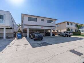 1221 S Holt Ave in Los Angeles, CA - Building Photo - Interior Photo