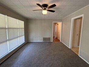 118 Jonquil St in Lake Jackson, TX - Building Photo - Building Photo