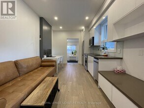 17 Claremont St in Toronto, ON - Building Photo - Building Photo