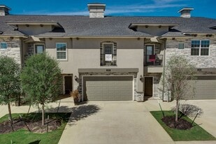 AUGUST PRE-LEASE! Modern 4 Bed, 4.5 Bath T in College Station, TX - Building Photo