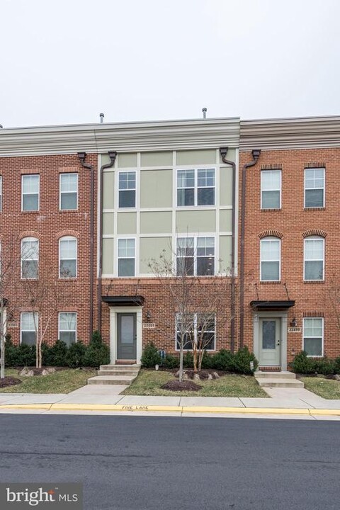 22501 Verde Gate Terrace in Ashburn, VA - Foto de edificio
