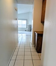 2524 Plaza Serena Dr, Unit 2 in Rialto, CA - Foto de edificio - Building Photo