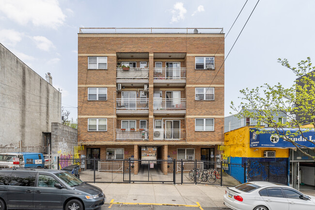 404 Harman St in Brooklyn, NY - Building Photo - Building Photo