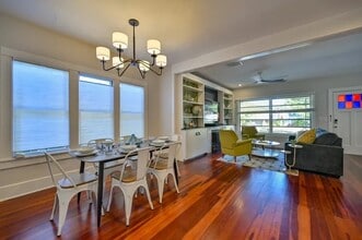 2408 Hillview St in Sarasota, FL - Building Photo - Building Photo