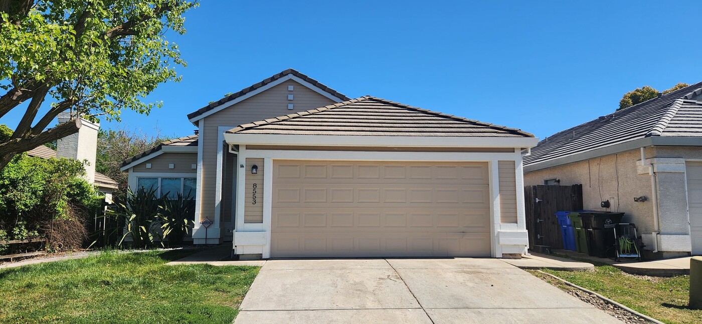 8553 Black Cherry Ct in Elk Grove, CA - Building Photo