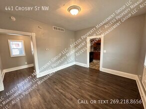 441 Crosby St NW in Grand Rapids, MI - Foto de edificio - Building Photo