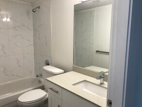 366 E 3rd St in North Vancouver, BC - Building Photo - Building Photo