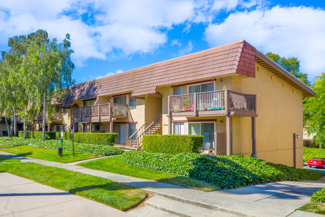 Valley West Apartments in San Jose, CA - Building Photo - Building Photo