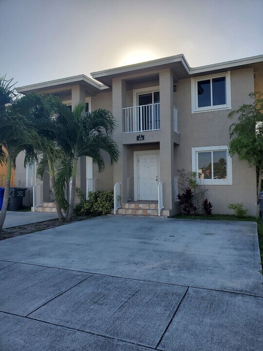 304 N 61st Terrace in Hollywood, FL - Building Photo
