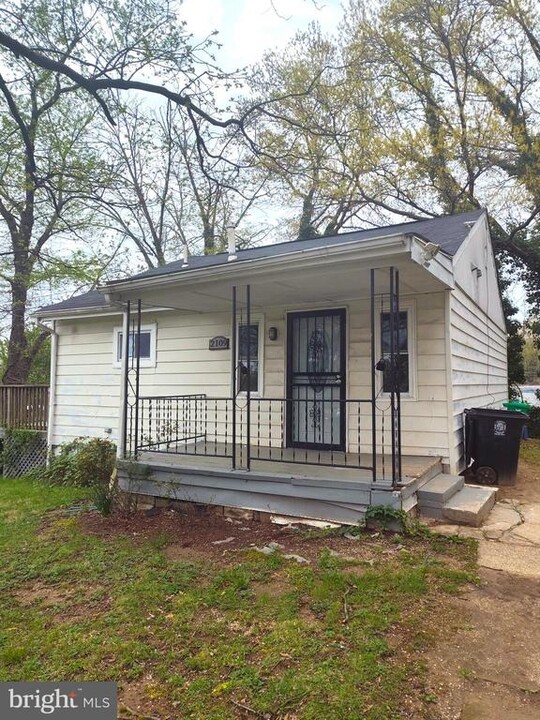 2109 Grove Pl in Hyattsville, MD - Foto de edificio