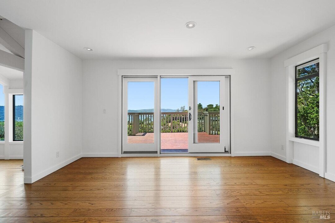 19 Venado Dr in Tiburon, CA - Building Photo