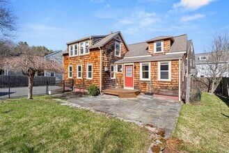 14 Morse Ct in Manchester by the Sea, MA - Building Photo - Building Photo
