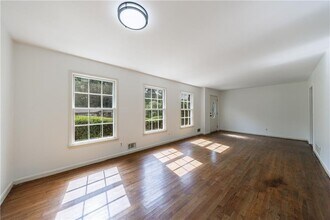 160 Jayne Ellen Way in Alpharetta, GA - Building Photo - Building Photo