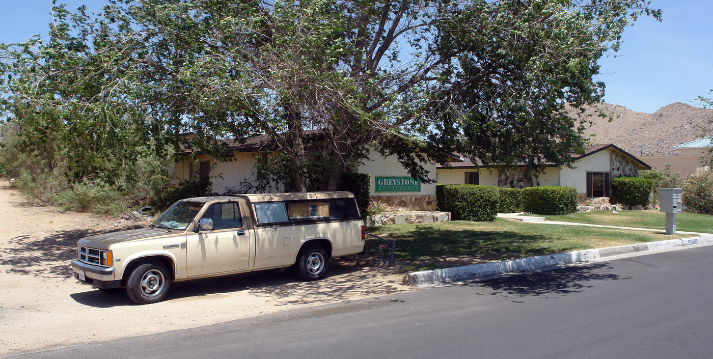 19170 Outer Hwy 18 in Apple Valley, CA - Building Photo