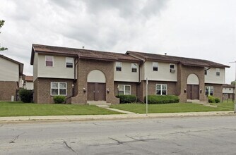 Meadow Village in Milwaukee, WI - Foto de edificio - Building Photo