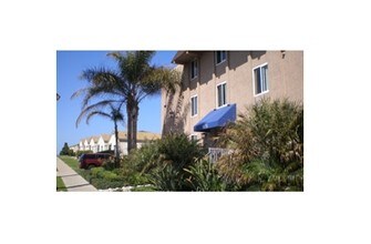 La Pacifica Apartments in San Diego, CA - Building Photo - Building Photo