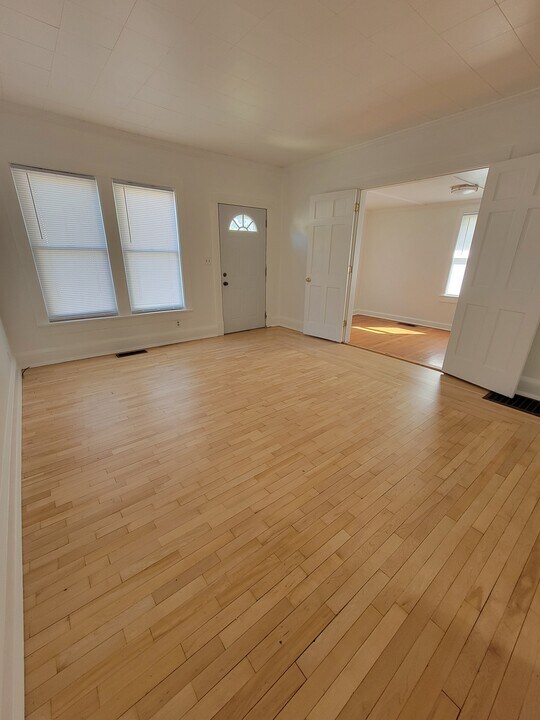 417 W 7th Ave in Oshkosh, WI - Building Photo