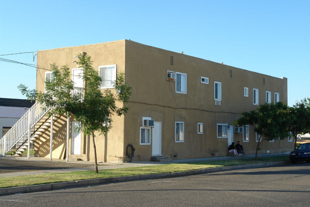 163 W 16th St in Merced, CA - Building Photo