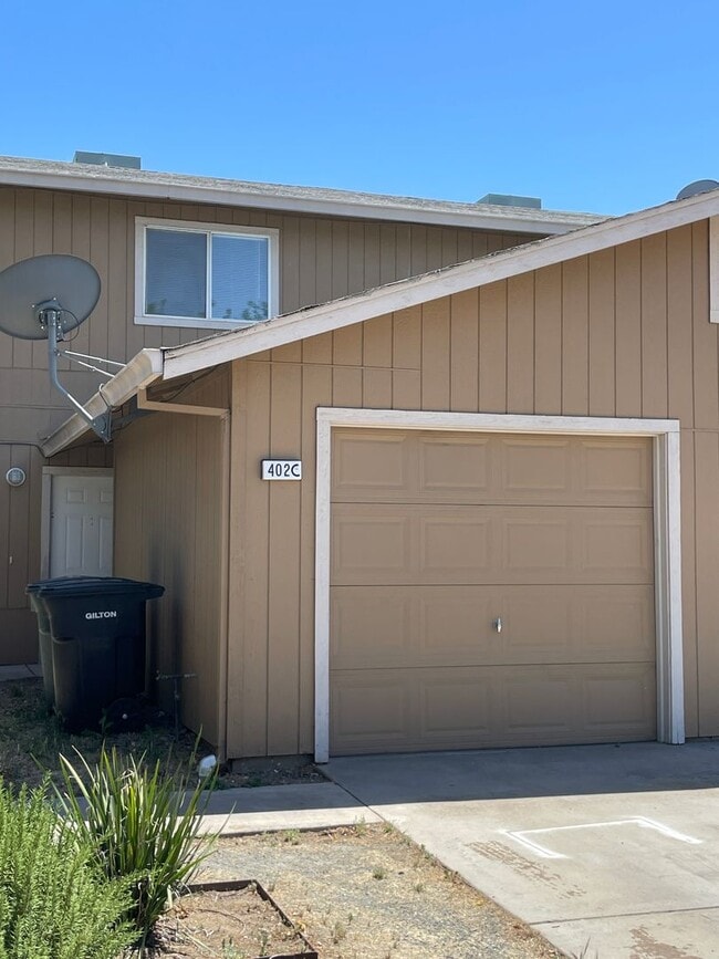 402 S 2nd Ave