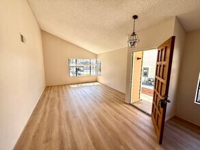 13549 Hike Ln in San Diego, CA - Building Photo - Building Photo