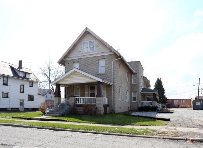 806 Sherman St in Akron, OH - Building Photo - Building Photo