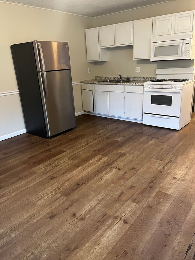 200 South St in Glenville, WV - Building Photo - Building Photo