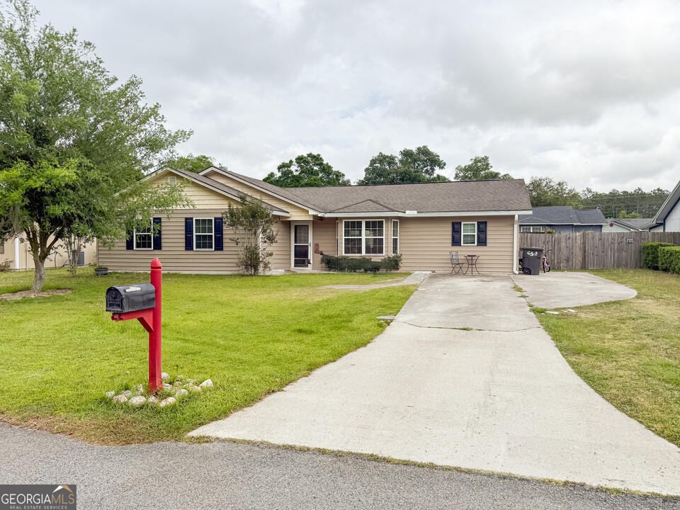 702 Westgate Cir in St. Marys, GA - Building Photo
