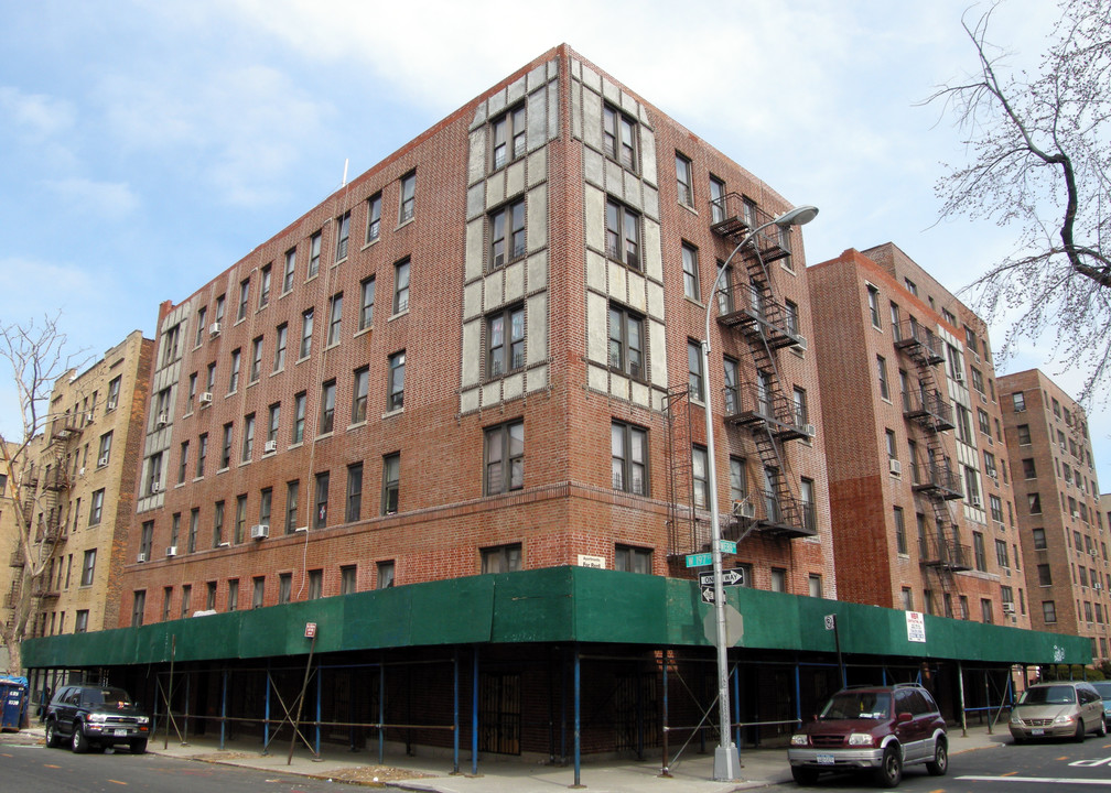 2825 Webb Ave in Bronx, NY - Building Photo