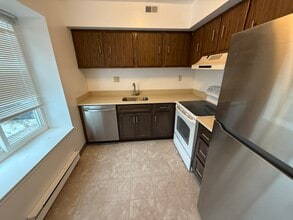 96 Candlewood Dr in South Windsor, CT - Foto de edificio - Building Photo