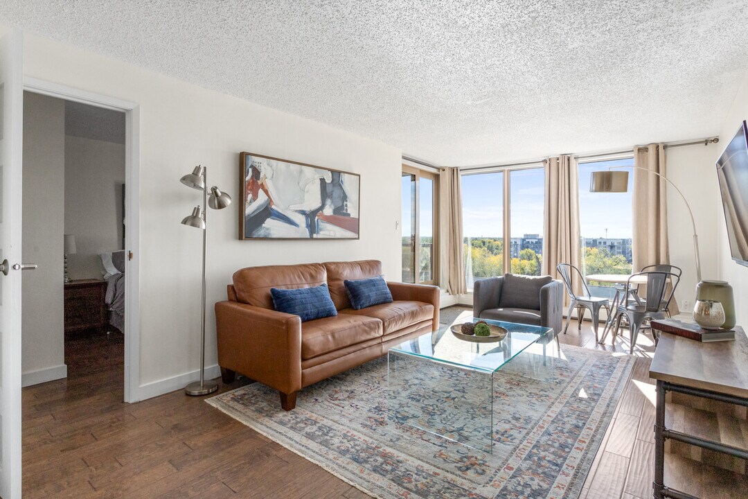10149-10149 Saskatchewan Dr NW in Edmonton, AB - Building Photo
