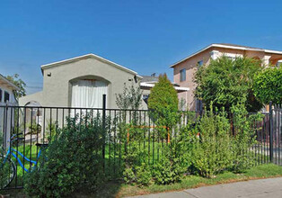 1283 W. 36th St. in Los Angeles, CA - Foto de edificio - Building Photo