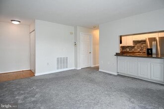 114 Westwick Ct in Sterling, VA - Building Photo - Building Photo