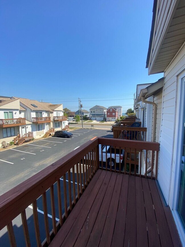 517 W Ocean View Ave in Norfolk, VA - Building Photo - Building Photo