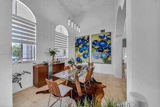 18651 SW 104th St in Miami, FL - Foto de edificio - Building Photo