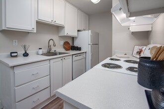 Rivercrest Apartments in Sacramento, CA - Building Photo - Building Photo