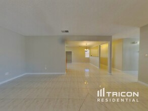 405 Pirinen Ln in Modesto, CA - Foto de edificio - Building Photo