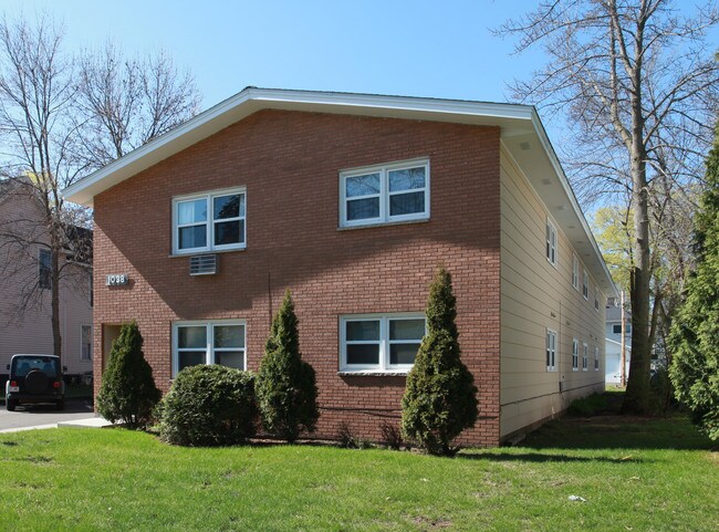 1038 Oxford Ave in Eau Claire, WI - Foto de edificio - Building Photo