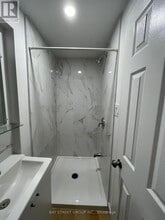 5720 Peer St in Niagara Falls, ON - Foto de edificio - Building Photo