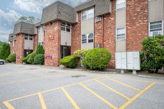 Gristmill Apartments in Warwick, RI - Foto de edificio - Building Photo